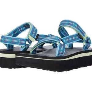 Teva Flatform woman’s sandal